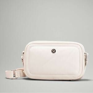 NWT Lululemon Crossbody Camera Bag 2L